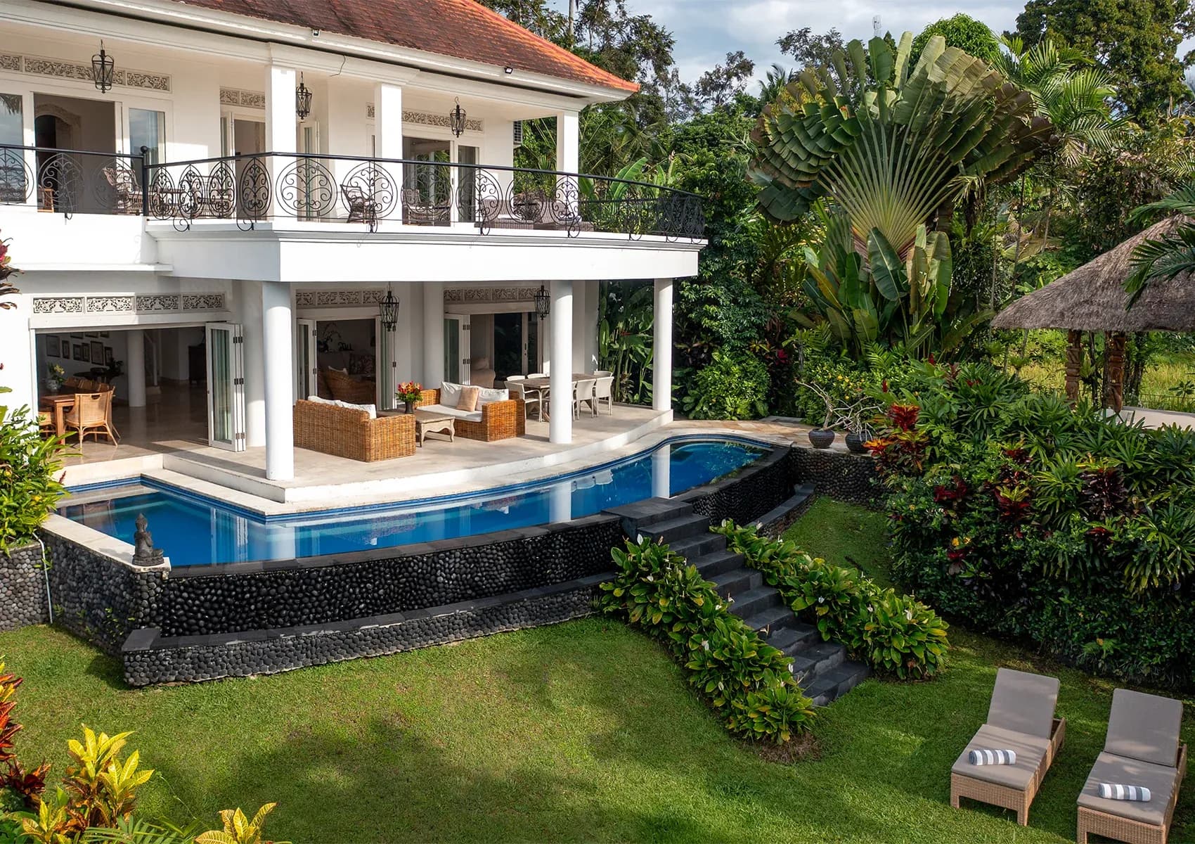 villa tau 1